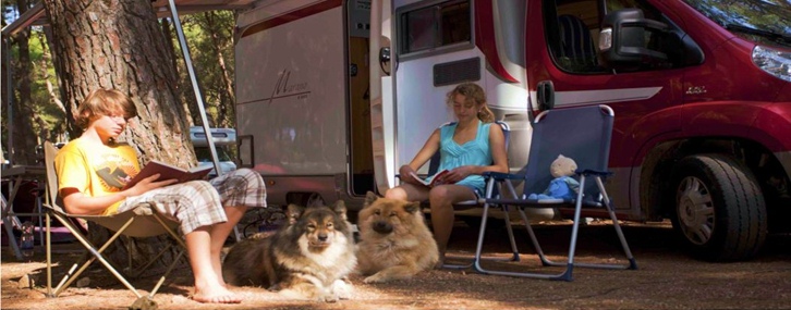Unterkunftsmöglichkeiten auf den Campingplatz Bijar