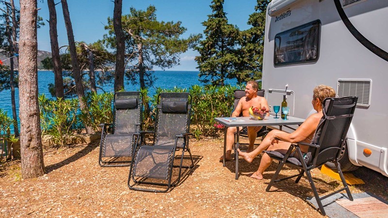 Two people relaxing at a campsite near the sea in Bijar
